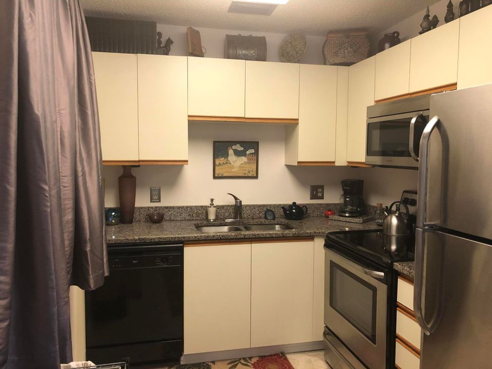 Recently Rented: $1,800 (1 beds, 1 baths, 811 Square Feet)