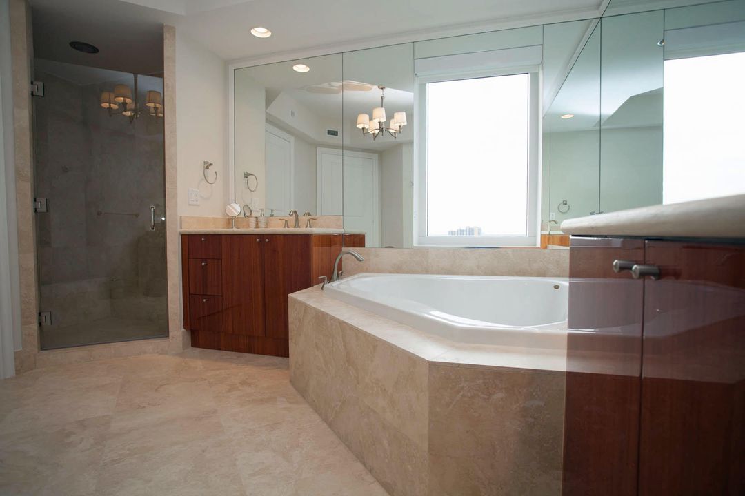 Недавно арендовано: $7,500 (2 спален, 2 ванн, 2115 Квадратных фут)