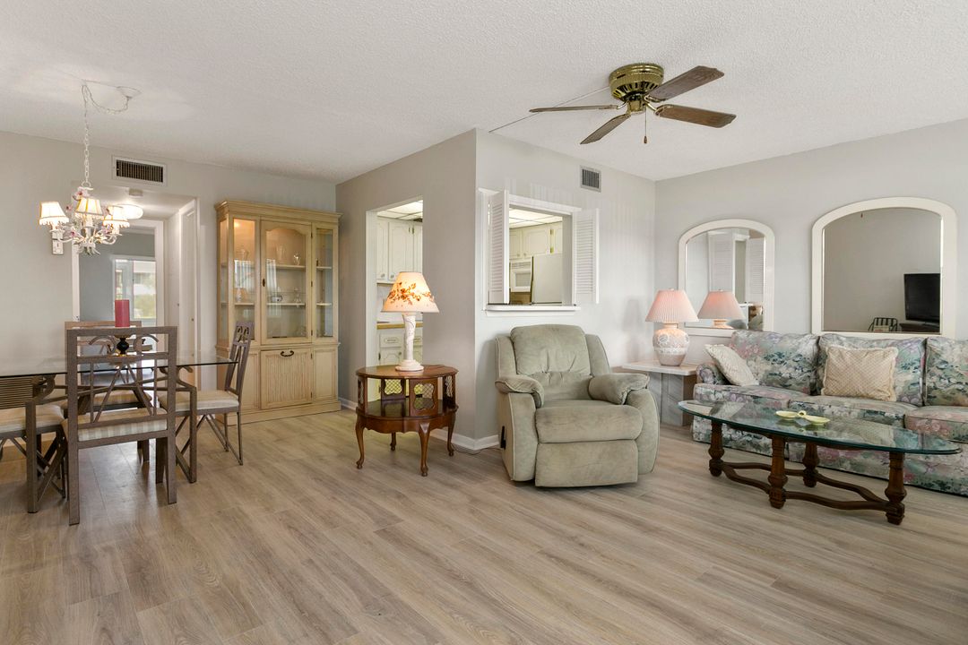 最近售出: $43,500 (1 贝兹, 1 浴室, 738 平方英尺)