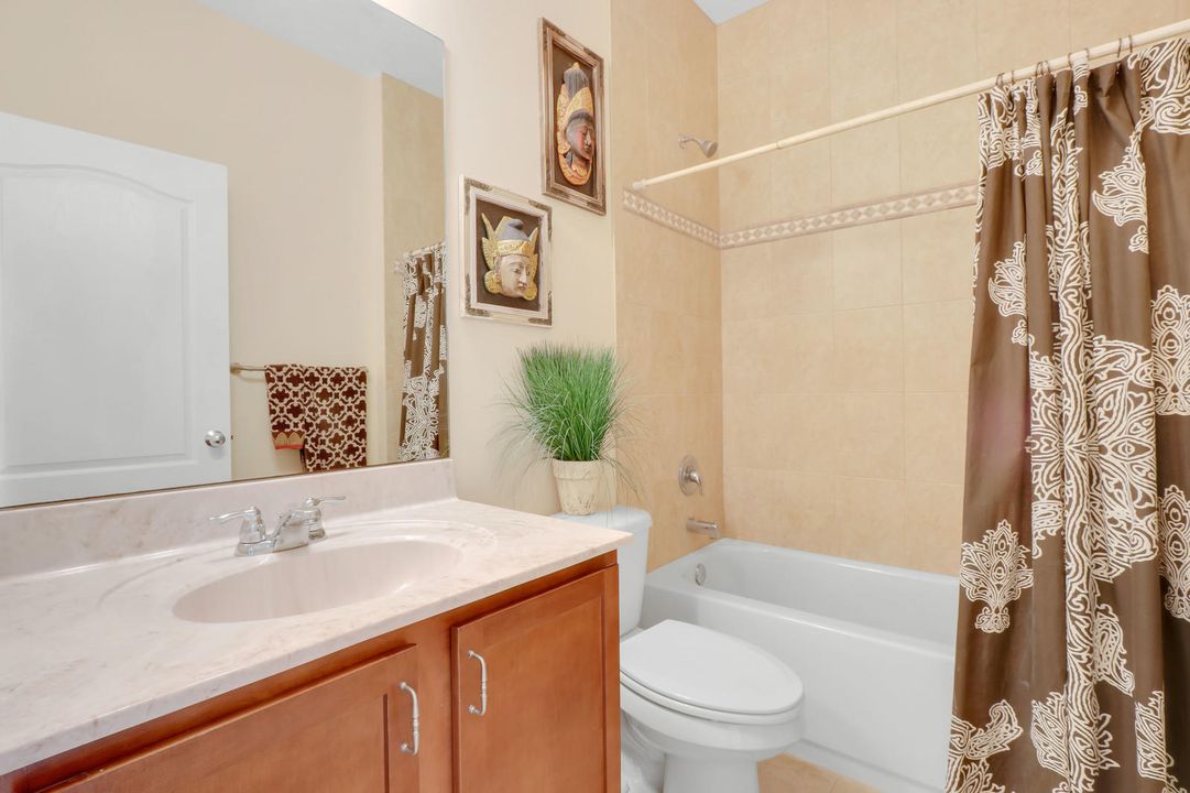 最近售出: $569,900 (4 贝兹, 3 浴室, 2472 平方英尺)