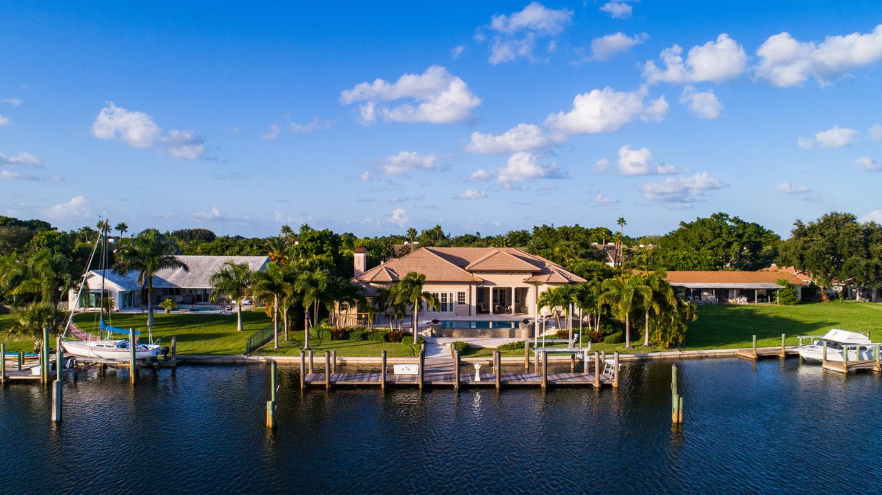 Recently Sold: $3,250,000 (4 beds, 5 baths, 4626 Square Feet)