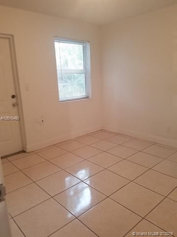 Recently Rented: $1,550 (3 beds, 2 baths, 1000 Square Feet)