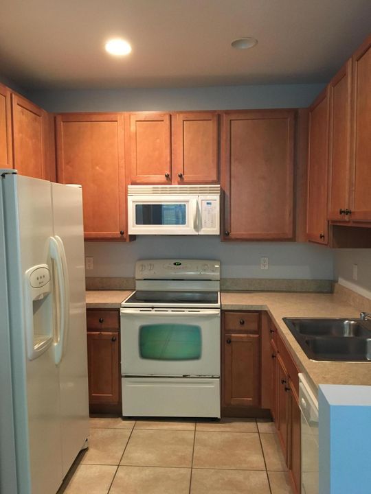 Recently Rented: $1,350 (3 beds, 2 baths, 1615 Square Feet)