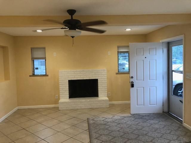 Recently Rented: $850 (2 beds, 1 baths, 941 Square Feet)