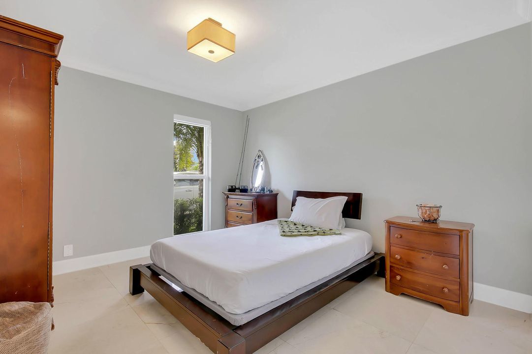 Недавно арендовано: $6,000 (5 спален, 2 ванн, 3600 Квадратных фут)