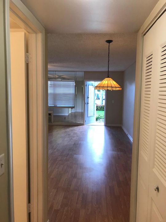 Recently Rented: $875 (1 beds, 1 baths, 738 Square Feet)