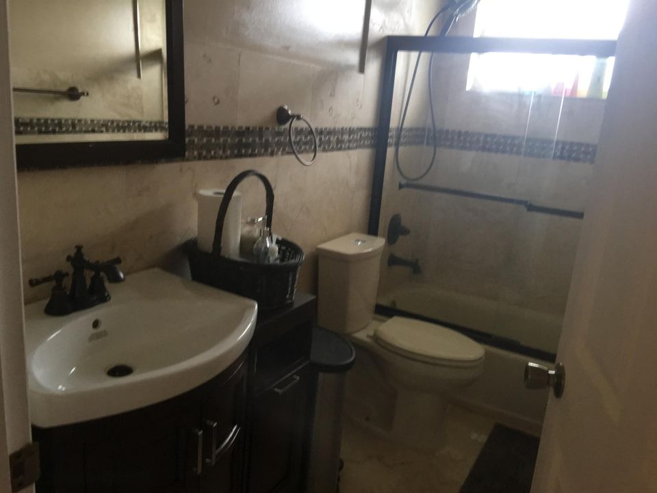 Недавно арендовано: $3,000 (4 спален, 3 ванн, 2348 Квадратных фут)