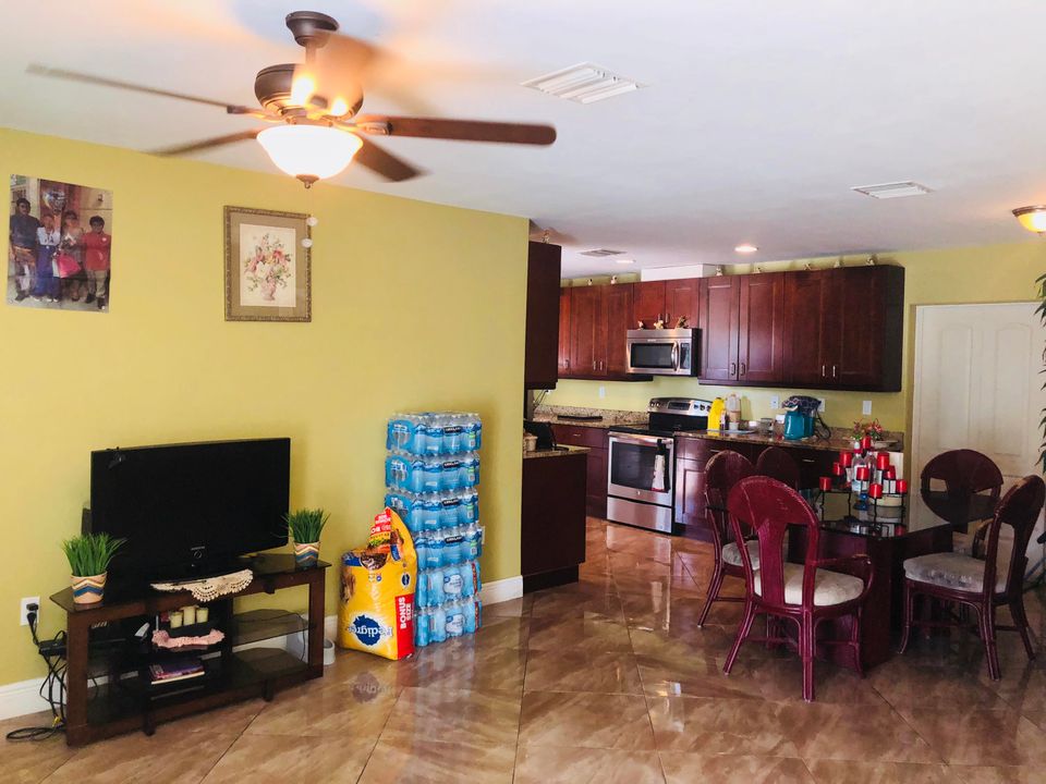 Recently Sold: $230,000 (2 beds, 2 baths, 1046 Square Feet)