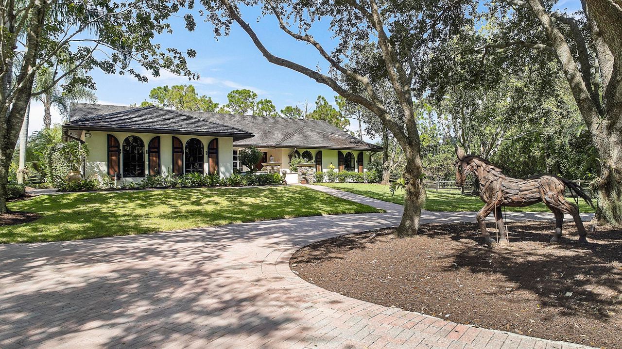 Recently Sold: $1,200,000 (4 beds, 2 baths, 2285 Square Feet)