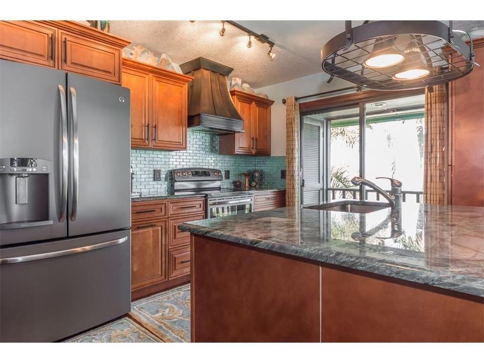 Recently Sold: $795,000 (3 beds, 3 baths, 2401 Square Feet)
