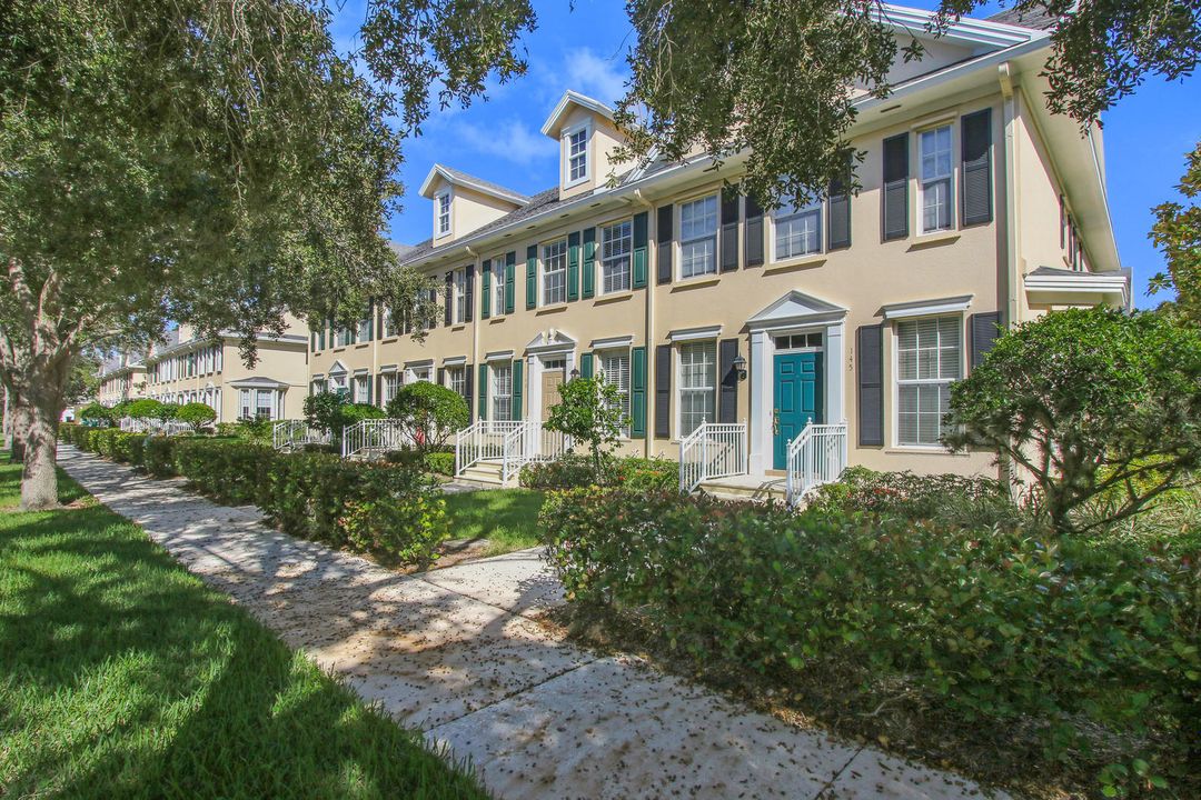 Recently Sold: $309,000 (3 beds, 2 baths, 1338 Square Feet)