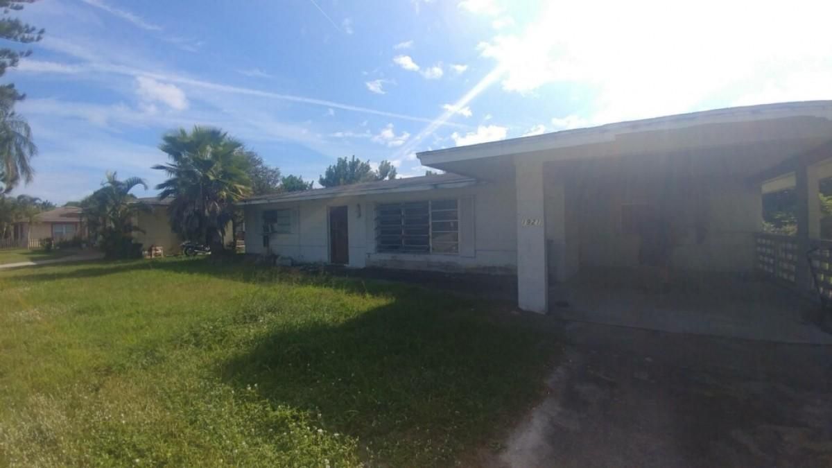 Recently Sold: $79,000 (3 beds, 2 baths, 1471 Square Feet)