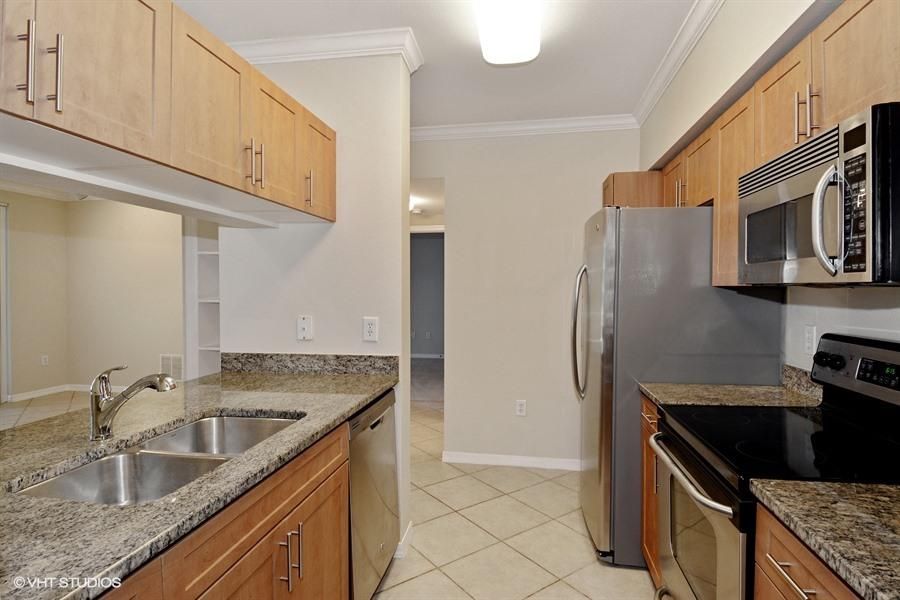 Recently Rented: $1,325 (1 beds, 1 baths, 873 Square Feet)