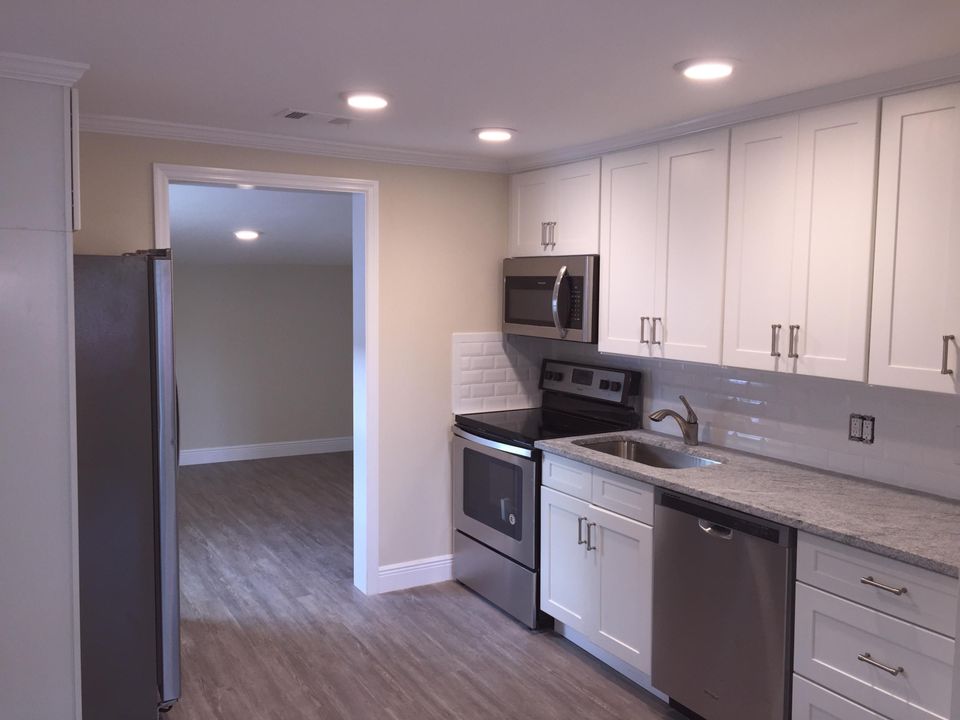 Recently Rented: $1,399 (2 beds, 1 baths, 810 Square Feet)