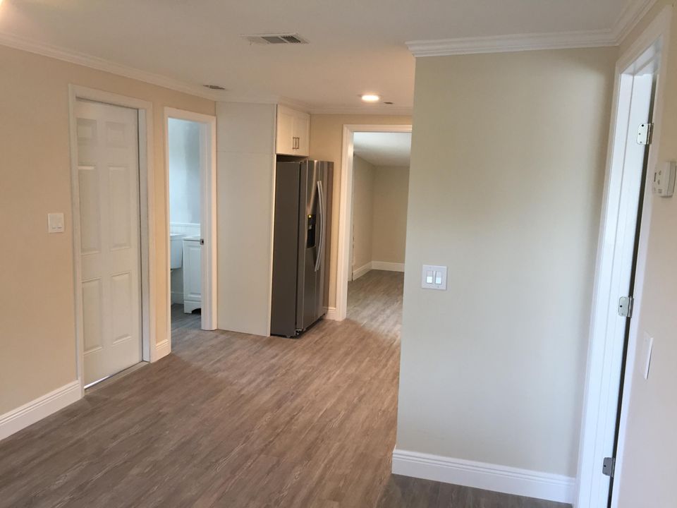 Recently Rented: $1,399 (2 beds, 1 baths, 810 Square Feet)