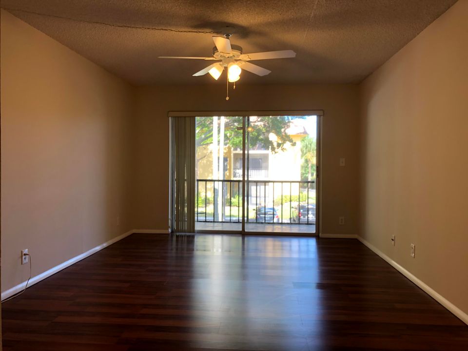 Recently Rented: $1,400 (2 beds, 2 baths, 936 Square Feet)