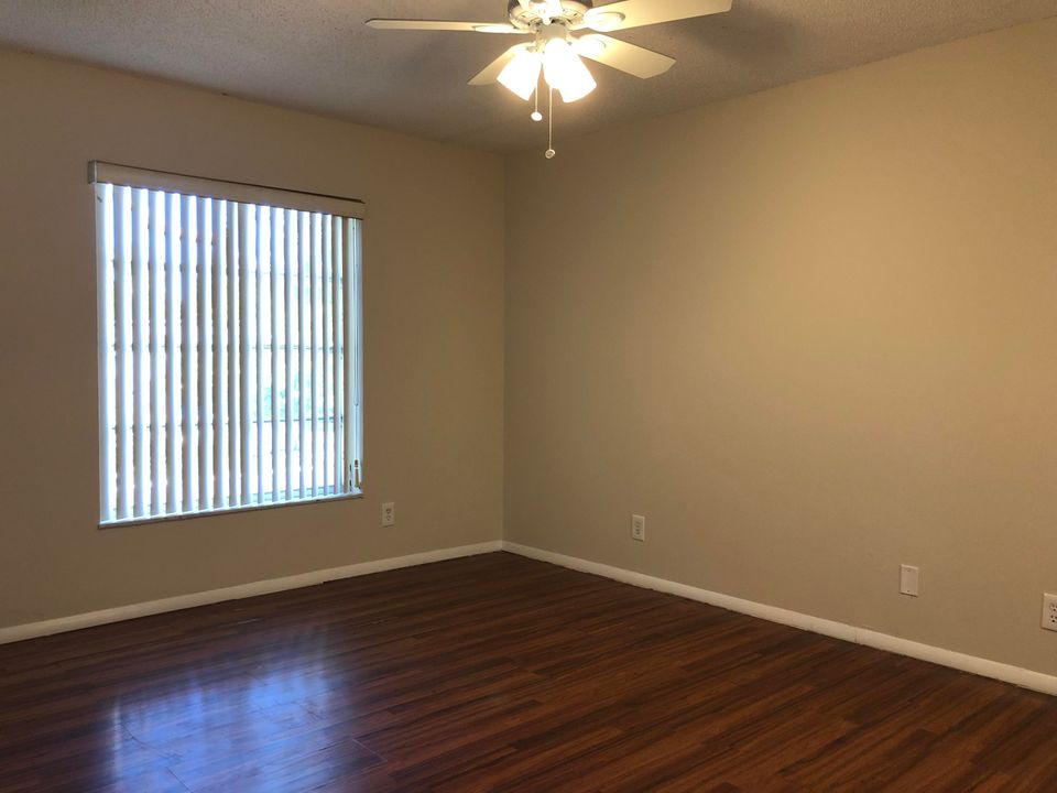 Recently Rented: $1,400 (2 beds, 2 baths, 936 Square Feet)