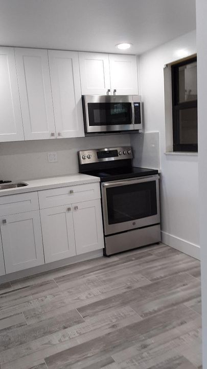 Recently Rented: $1,350 (1 beds, 1 baths, 810 Square Feet)