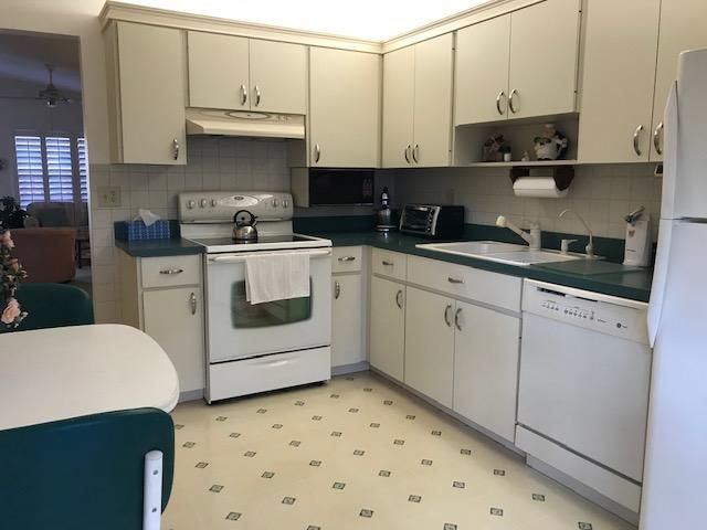 Recently Sold: $125,000 (2 beds, 2 baths, 1026 Square Feet)
