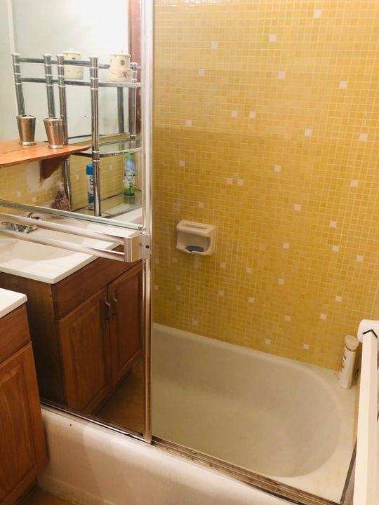 最近租的: $1,300 (1 贝兹, 1 浴室, 831 平方英尺)