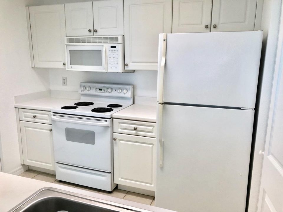 Recently Sold: $154,000 (1 beds, 1 baths, 833 Square Feet)