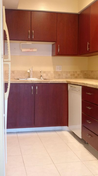 Recently Rented: $1,200 (1 beds, 1 baths, 711 Square Feet)