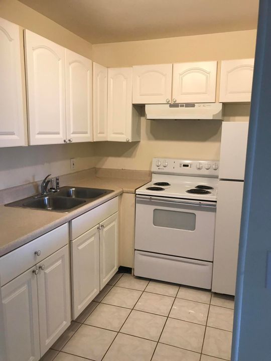 Recently Rented: $875 (1 beds, 1 baths, 615 Square Feet)