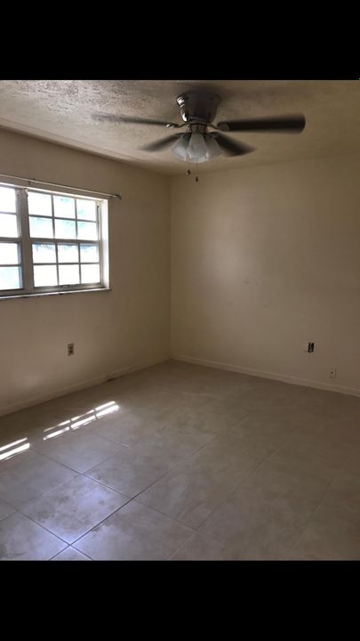 Recently Rented: $1,250 (3 beds, 1 baths, 1350 Square Feet)