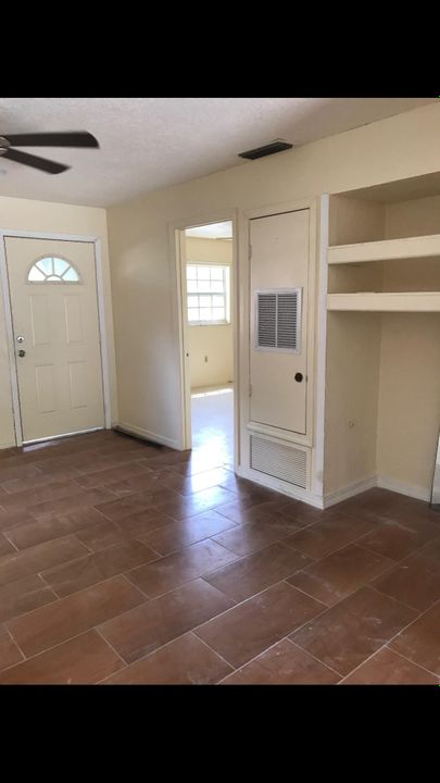 Recently Rented: $1,250 (3 beds, 1 baths, 1350 Square Feet)