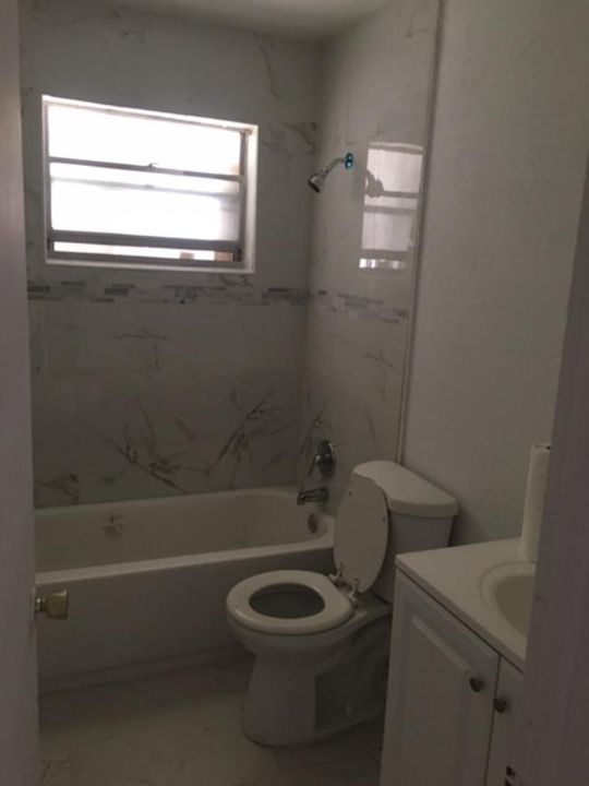 Recently Rented: $1,250 (2 beds, 1 baths, 810 Square Feet)