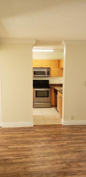 Recently Rented: $1,150 (1 beds, 1 baths, 890 Square Feet)