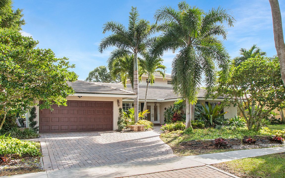 Recently Sold: $785,000 (5 beds, 3 baths, 3072 Square Feet)
