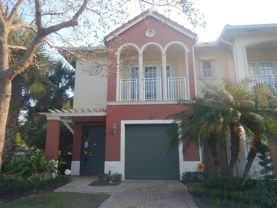 Recently Sold: $234,900 (2 beds, 2 baths, 1476 Square Feet)