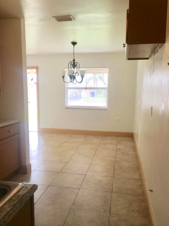 Recently Rented: $1,275 (3 beds, 2 baths, 1040 Square Feet)