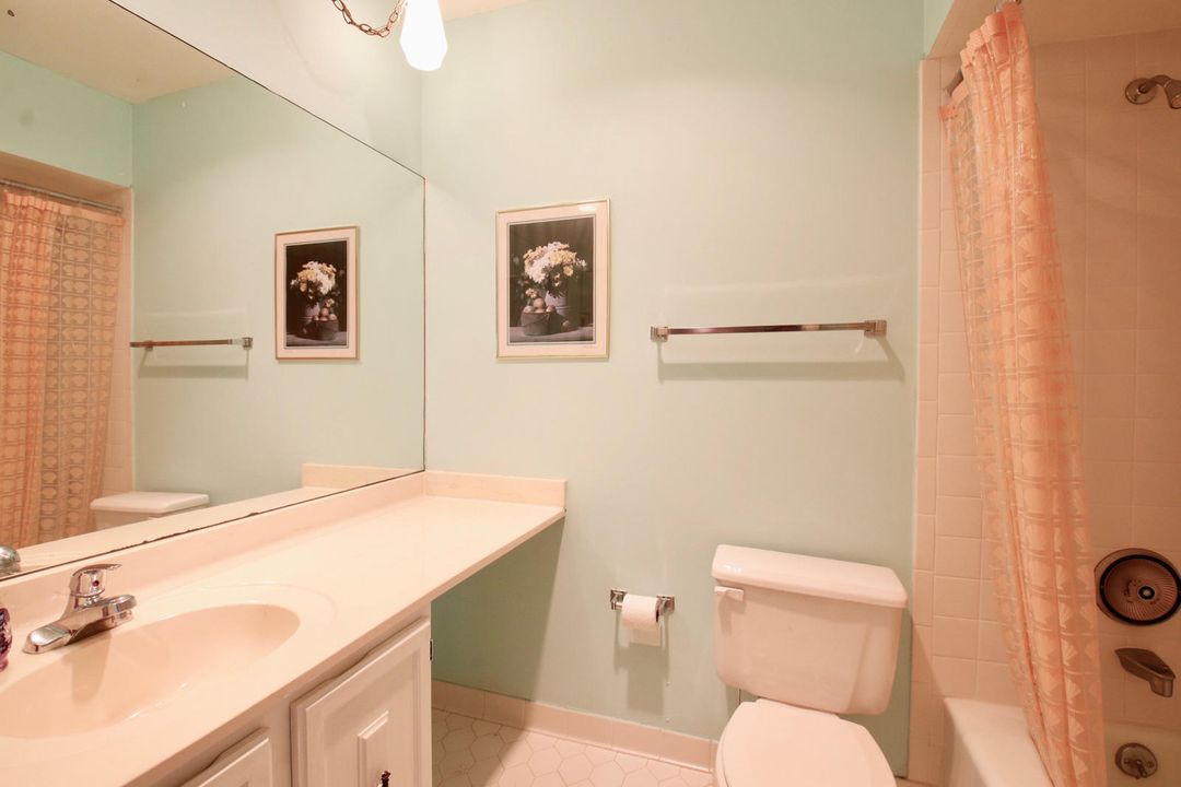 最近售出: $87,500 (2 贝兹, 2 浴室, 1230 平方英尺)