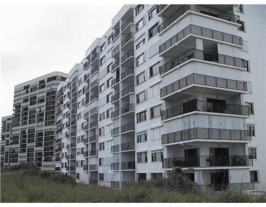 Recently Rented: $3,395 (2 beds, 2 baths, 1053 Square Feet)