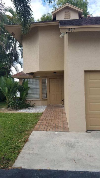 Recently Rented: $1,850 (3 beds, 2 baths, 1537 Square Feet)