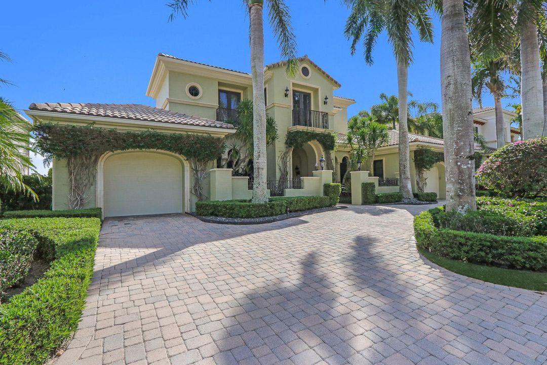 Recently Sold: $3,825,000 (5 beds, 5 baths, 6175 Square Feet)