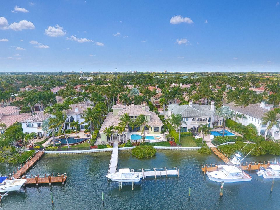 Recently Sold: $3,825,000 (5 beds, 5 baths, 6175 Square Feet)