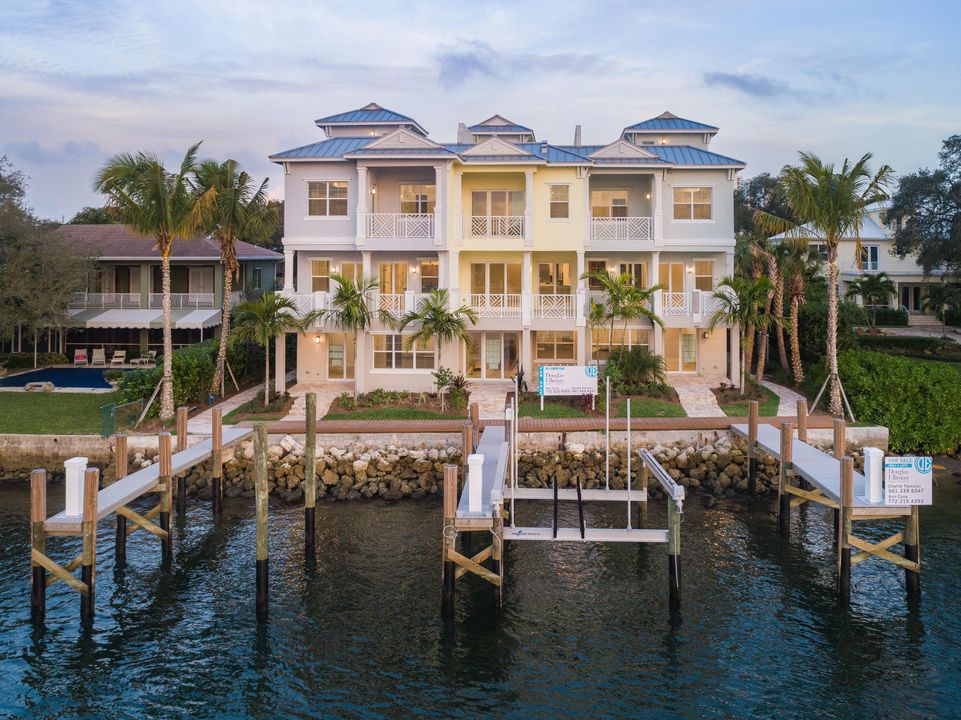 Recently Sold: $2,300,000 (3 beds, 4 baths, 3510 Square Feet)