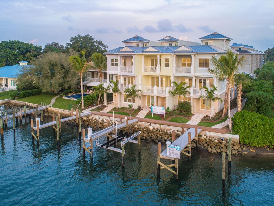 Recently Sold: $2,250,000 (3 beds, 4 baths, 3510 Square Feet)