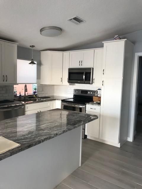Recently Sold: $299,000 (2 beds, 2 baths, 780 Square Feet)