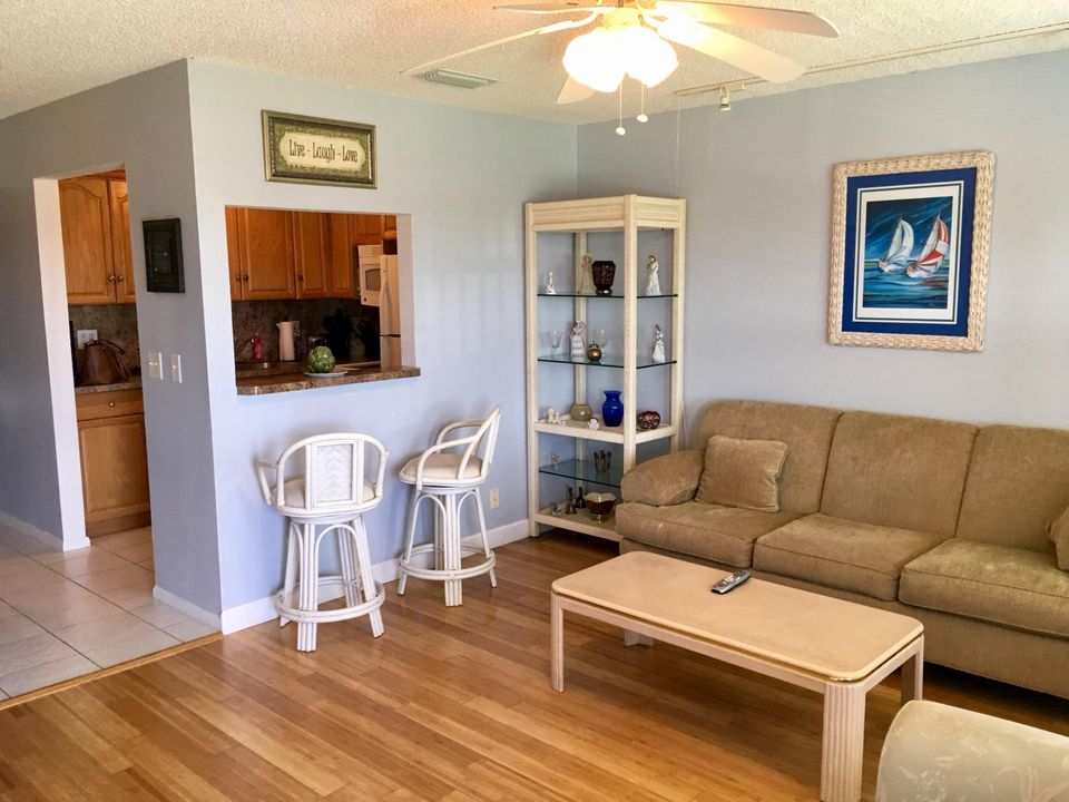 Recently Rented: $950 (1 beds, 1 baths, 587 Square Feet)