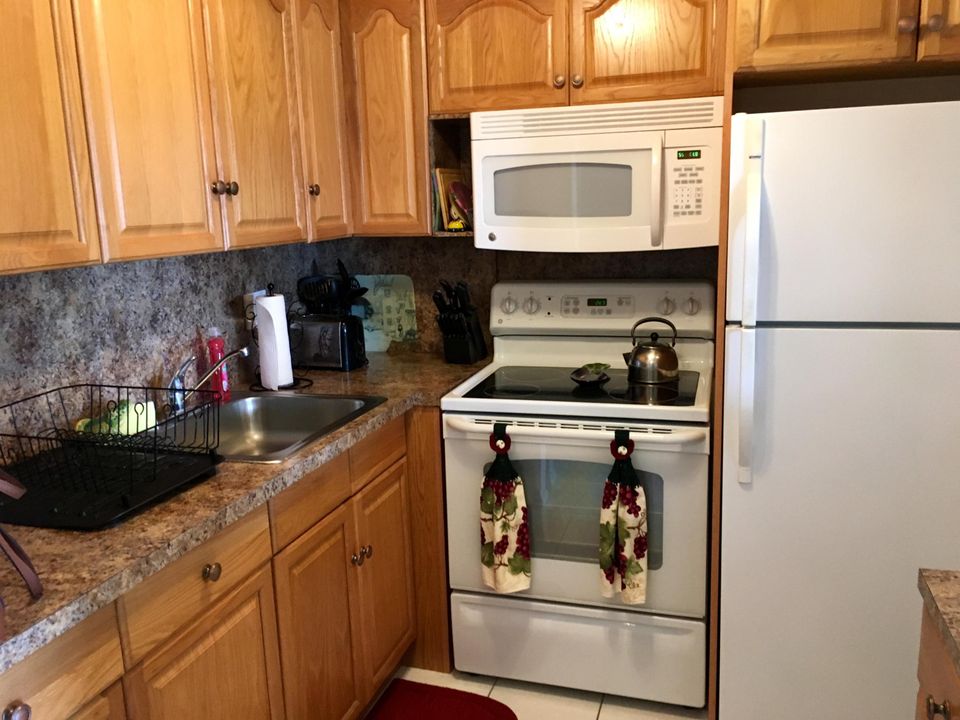 Recently Rented: $950 (1 beds, 1 baths, 587 Square Feet)