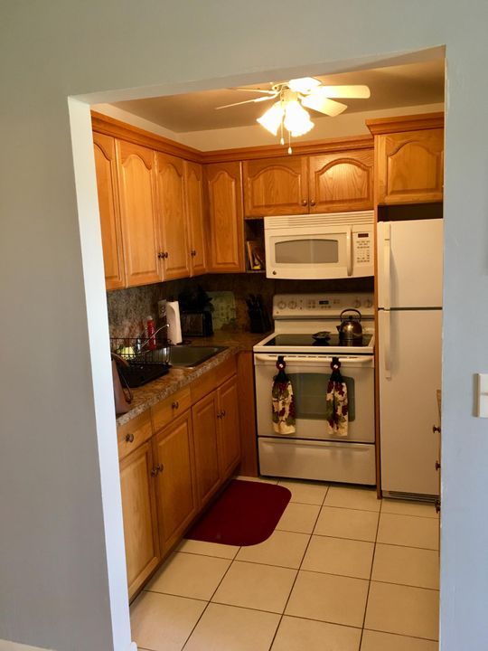 Recently Rented: $950 (1 beds, 1 baths, 587 Square Feet)