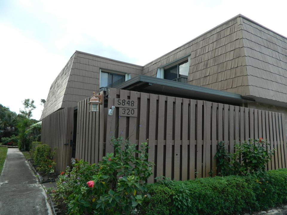 Vendido Recientemente: $179,000 (2 camas, 2 baños, 1288 Pies cuadrados)