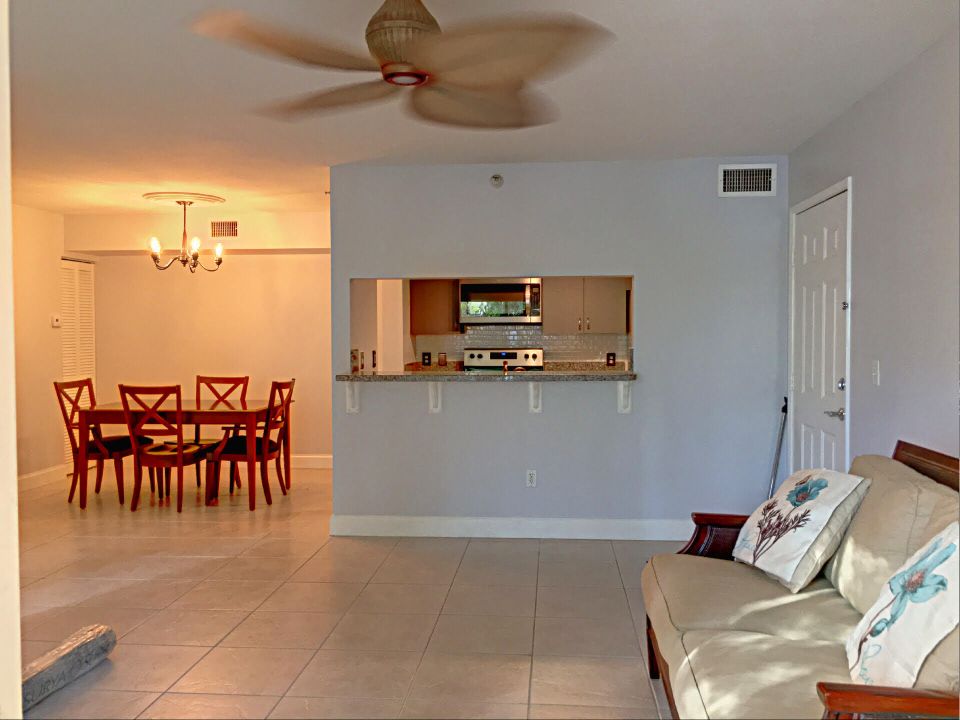 Active With Contract: $3,000 (2 beds, 1 baths, 917 Square Feet)
