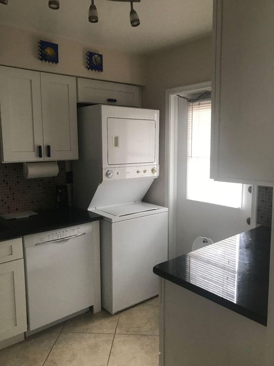 Recently Rented: $3,000 (2 beds, 2 baths, 1212 Square Feet)