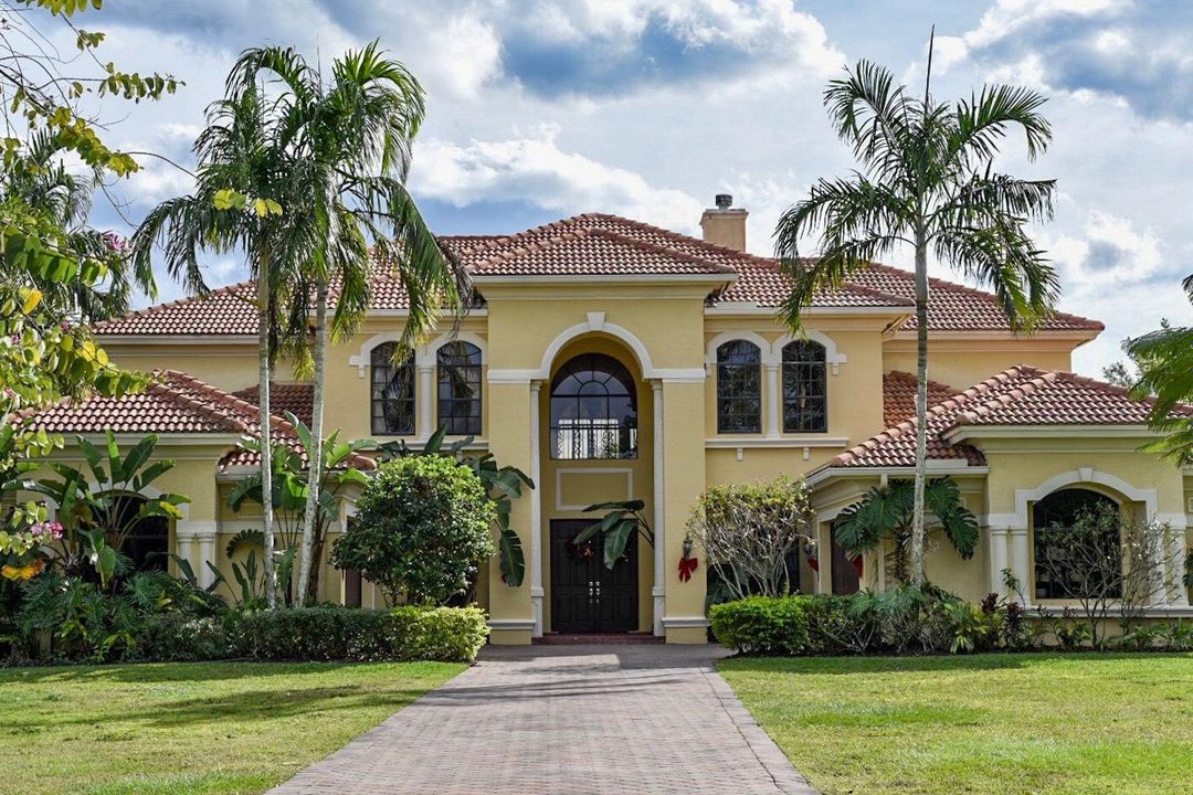 Recently Sold: $879,000 (5 beds, 5 baths, 4802 Square Feet)