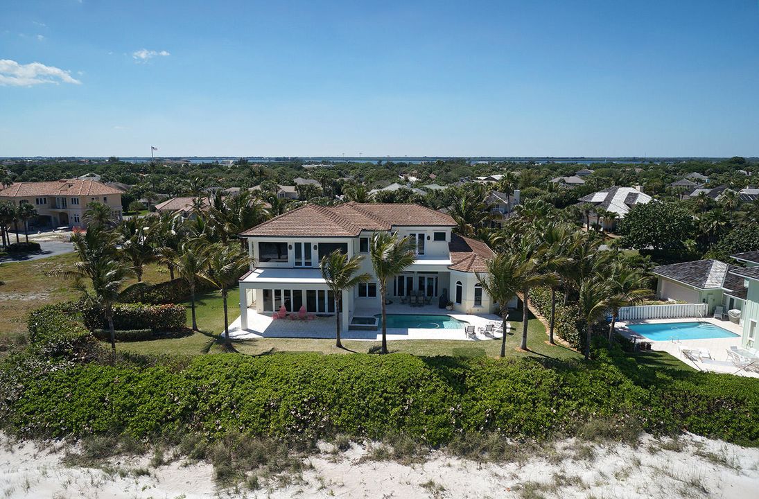 Recently Sold: $3,495,000 (4 beds, 6 baths, 5660 Square Feet)